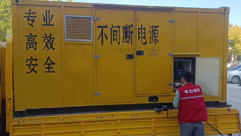 大峪镇柴油发电机组和UPS电源配合使用时，如何避免切换过程中的电力中断？